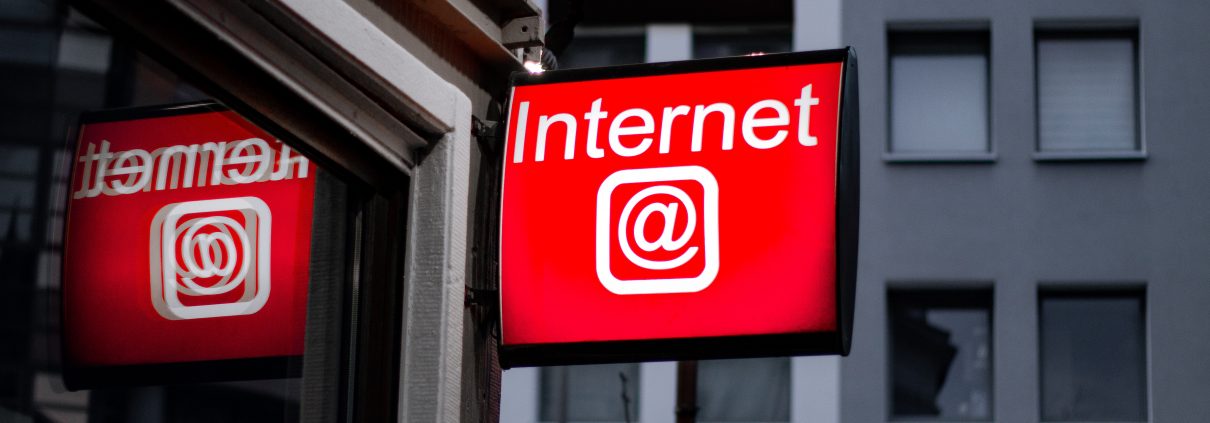 internet cafe, ampersand, digital sign ampersad